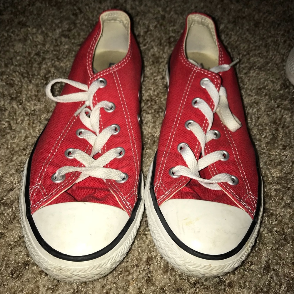 Red converse - Picture 1 of 3